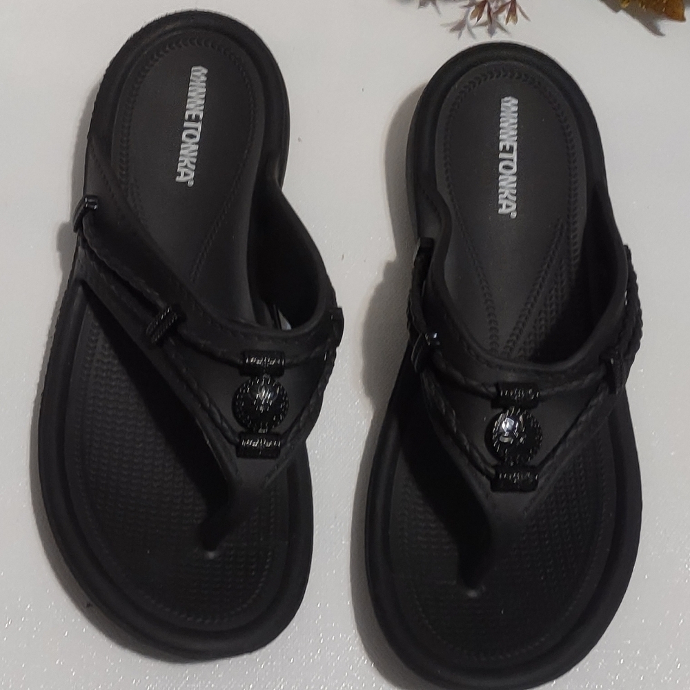 Minnetonka Women's Black Sandals - Picture 7 of 9